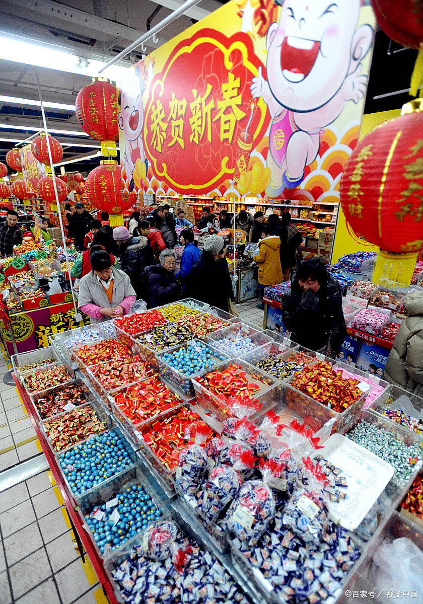 传统年货食品:销售各类传统的年货食品是春节前的热门生意.像瓜子,花